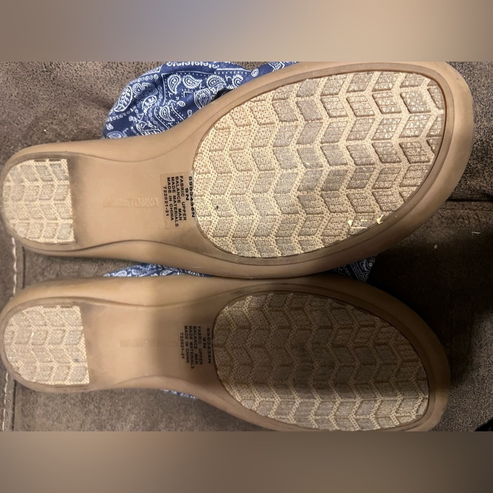 Minnetonka Sarong sandals - Picture 2 of 2